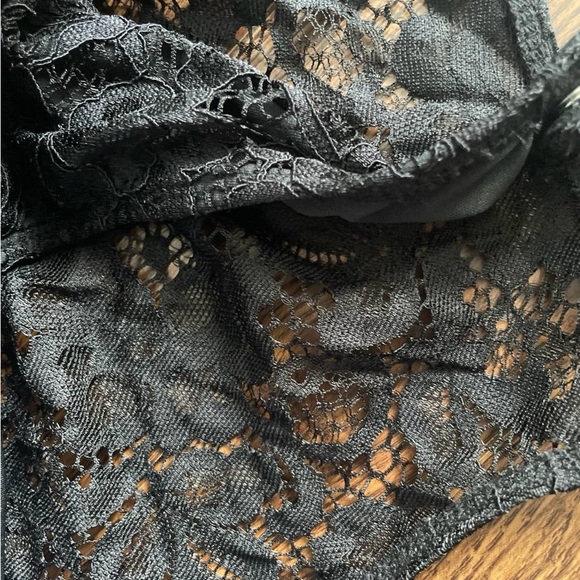 🆕 Lace High Neck Bodysuit - Picture 5 of 5